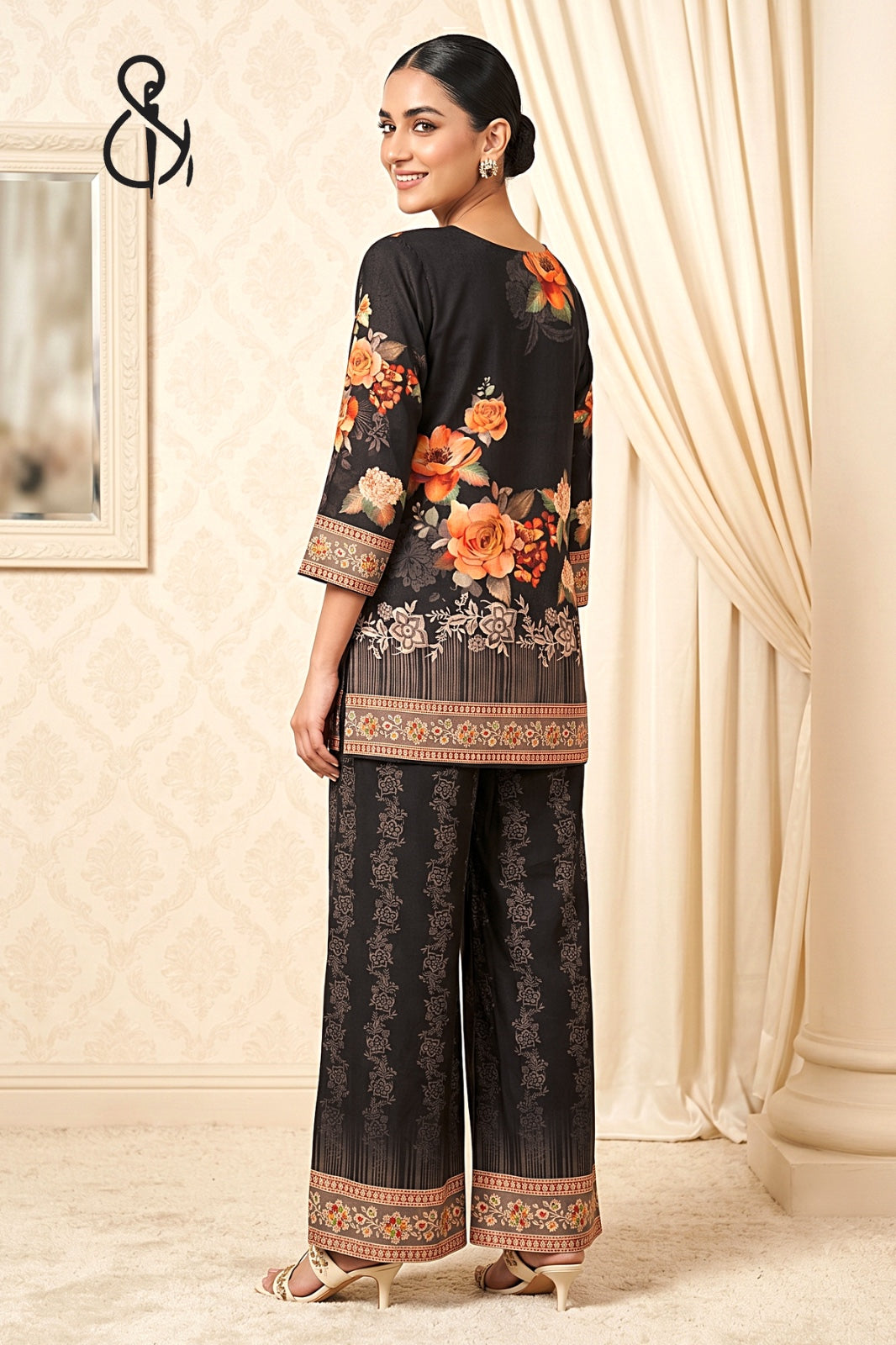 Black Floral Printed Kurta Set for Women with Ethnic Motifs